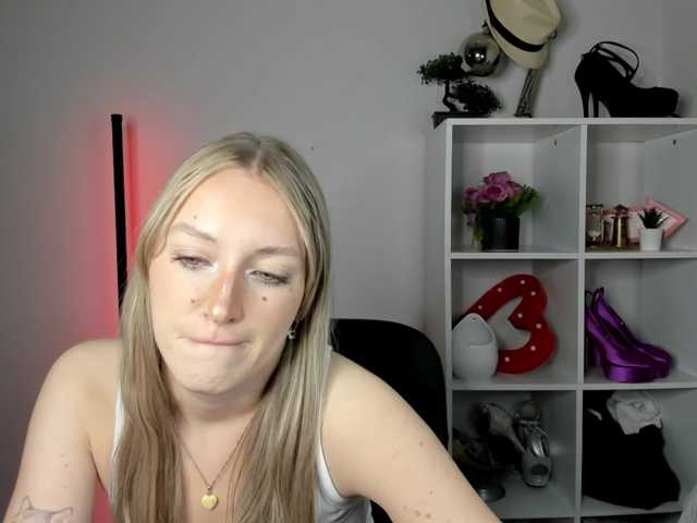 EvelynBlond26