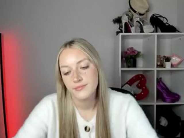 EvelynBlond26