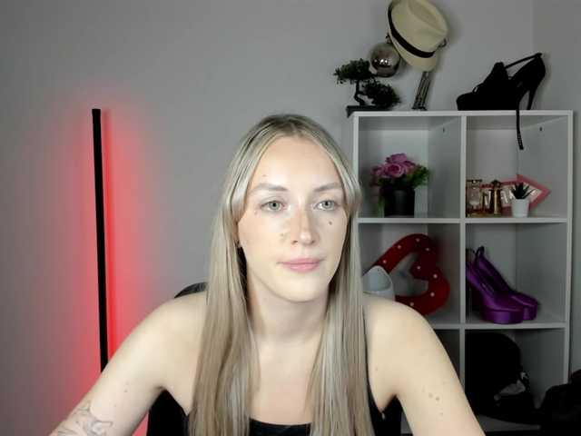 EvelynBlond26