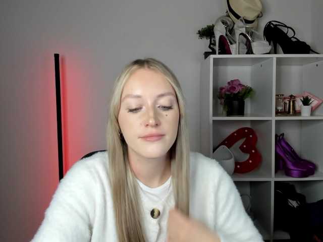 EvelynBlond26