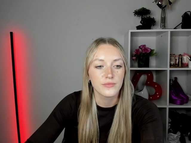 EvelynBlond live webcam show