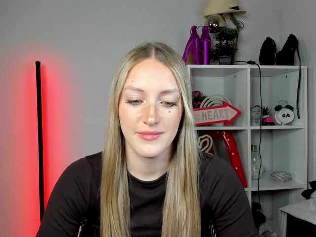 EvelynBlond26