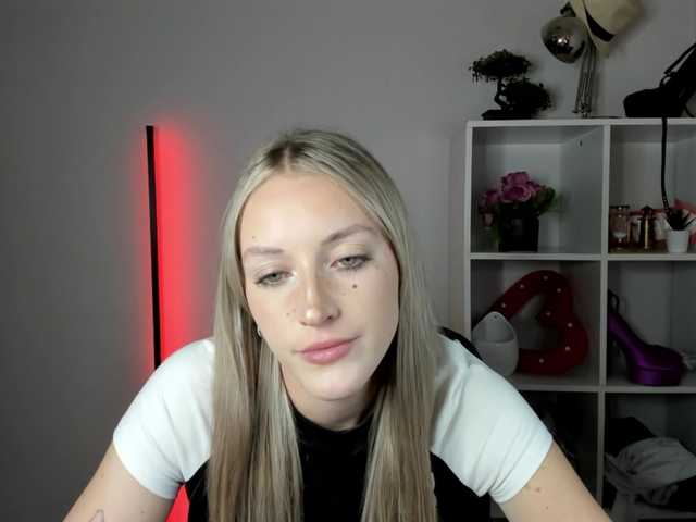EvelynBlond26