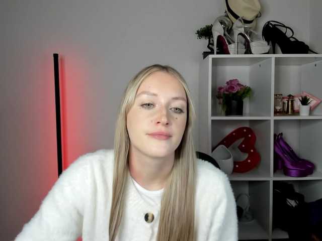 EvelynBlond26