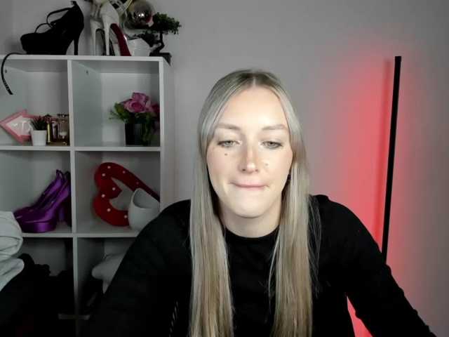EvelynBlond26