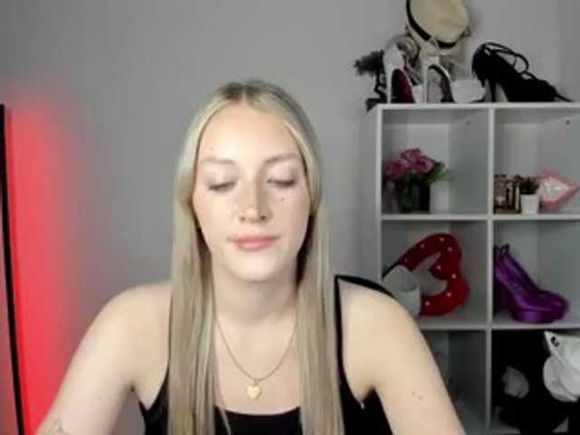 EvelynBlond26