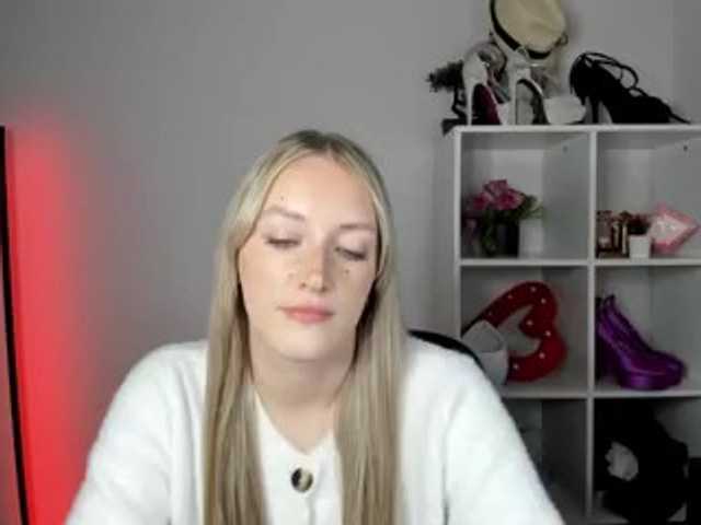 EvelynBlond26