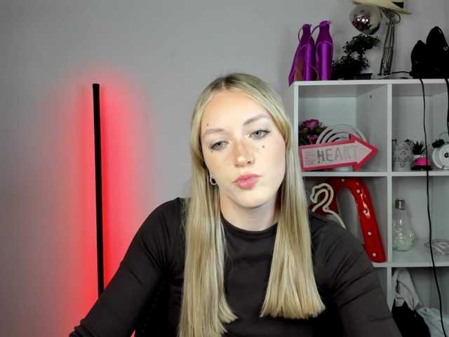EvelynBlond26