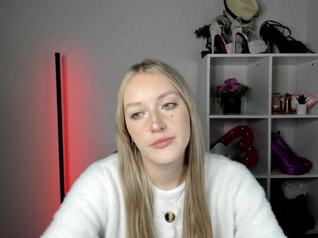 EvelynBlond26
