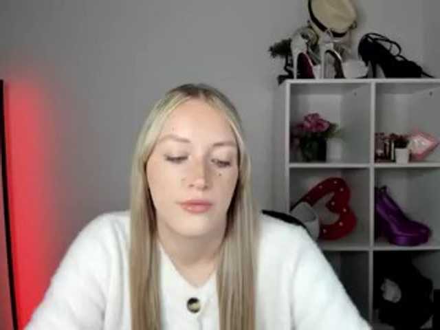 EvelynBlond26