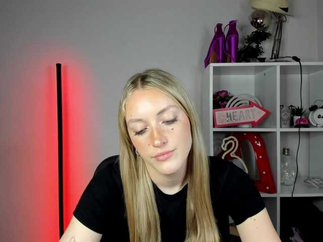 EvelynBlond26
