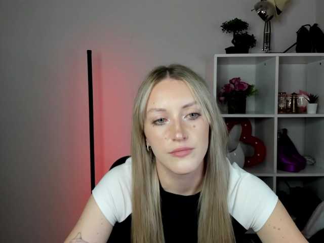 EvelynBlond26 live webcam show