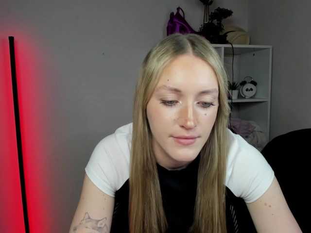 EvelynBlond26