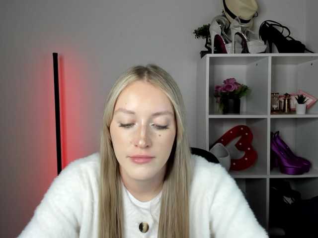 EvelynBlond26