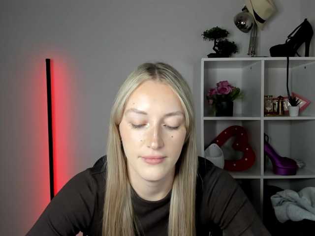 EvelynBlond26