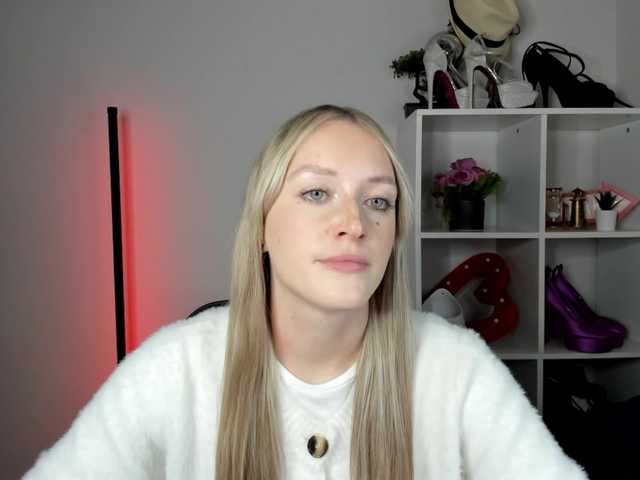 EvelynBlond26
