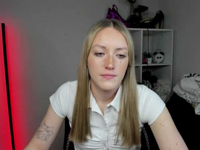 EvelynBlond26