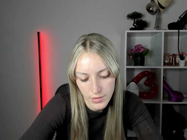 EvelynBlond26