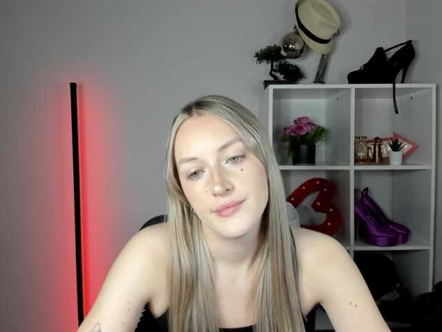 EvelynBlond26