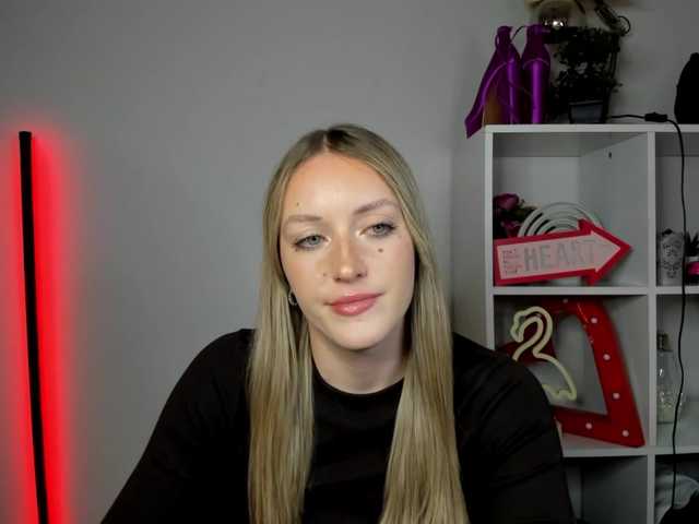 EvelynBlond26