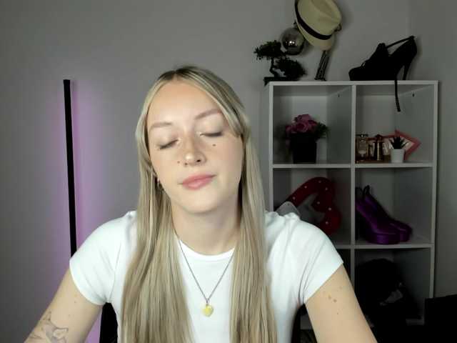 EvelynBlond26