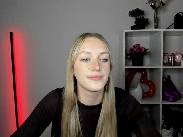 EvelynBlond live webcam show