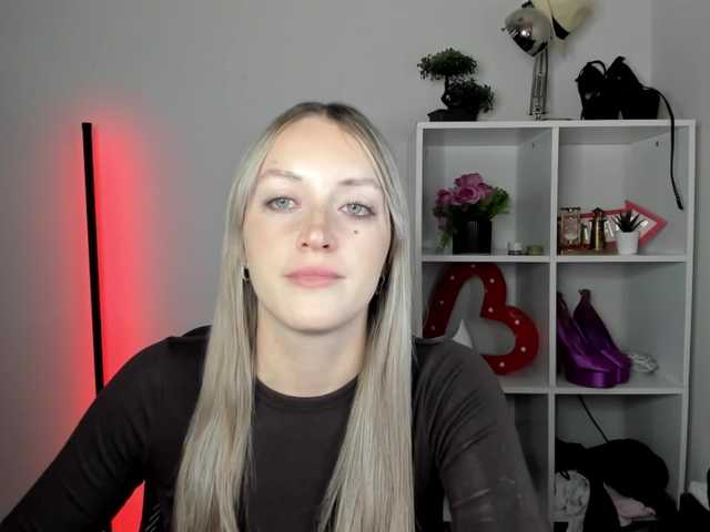 EvelynBlond26
