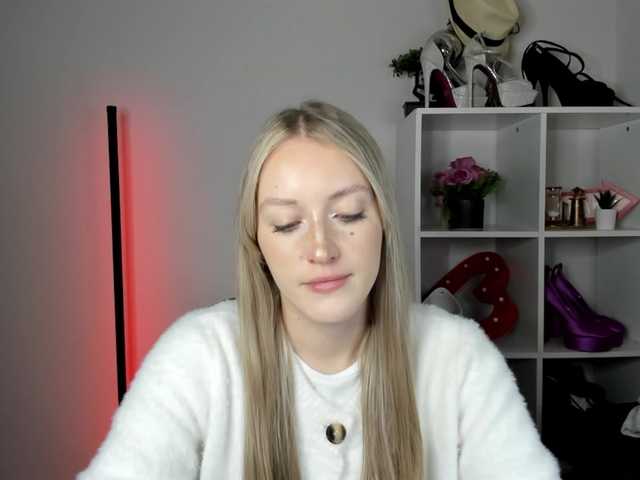 EvelynBlond26
