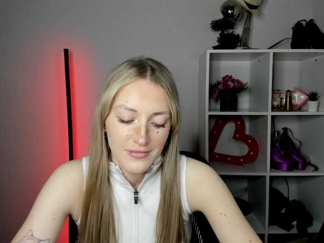 EvelynBlond26