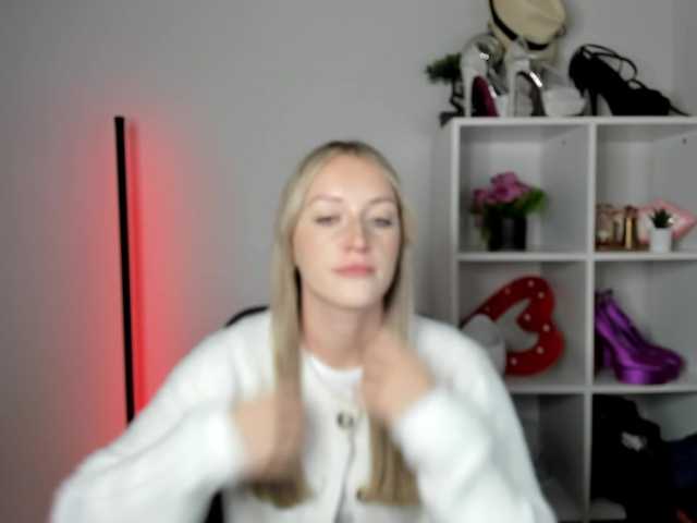 EvelynBlond26