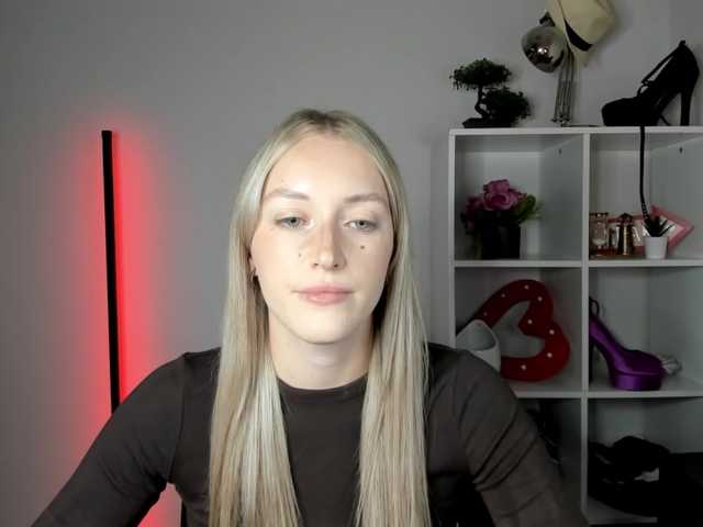 EvelynBlond26