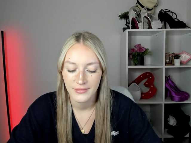 EvelynBlond26