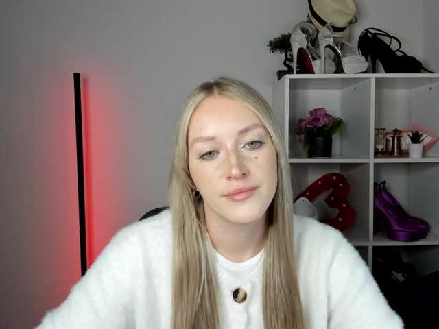 EvelynBlond26