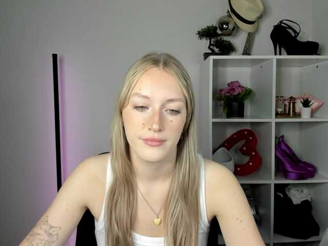 EvelynBlond26
