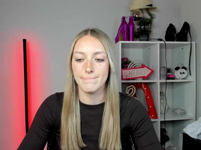 EvelynBlond26