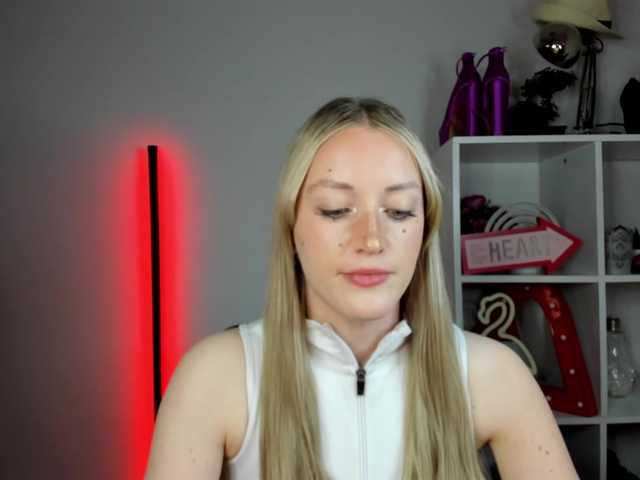 EvelynBlond26