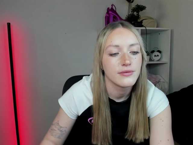 EvelynBlond26