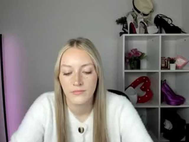 EvelynBlond26