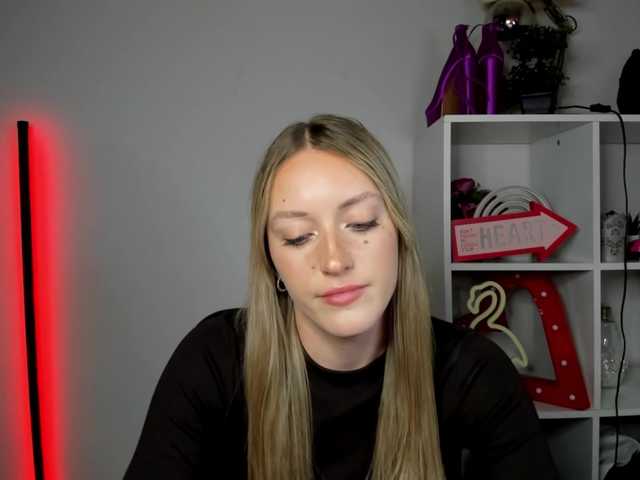 EvelynBlond26