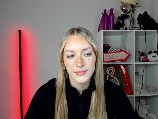 EvelynBlond26