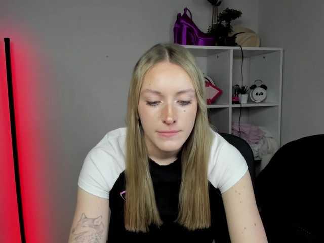 EvelynBlond26