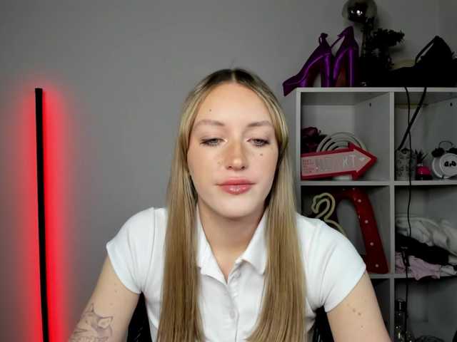 EvelynBlond26