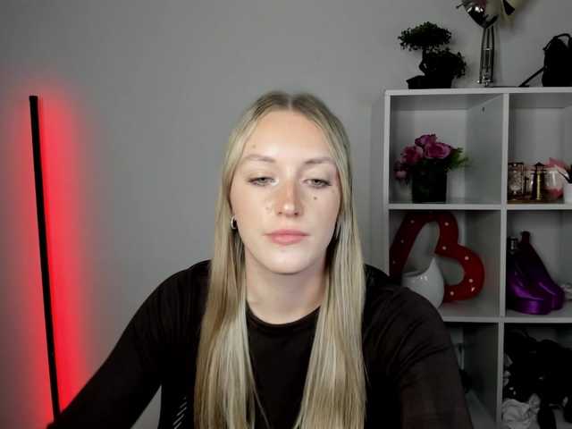 EvelynBlond live webcam show