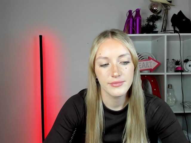 EvelynBlond26