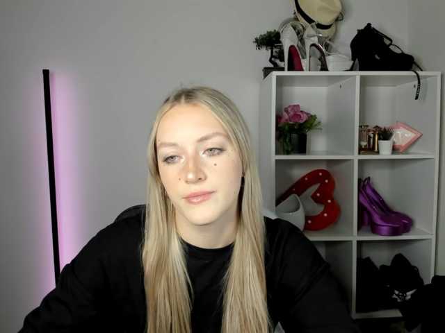 EvelynBlond26