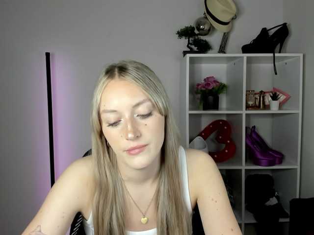 EvelynBlond26