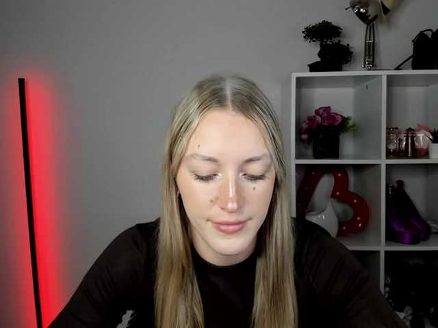 EvelynBlond live webcam show