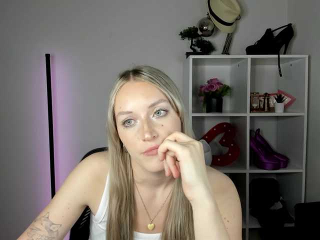 EvelynBlond26