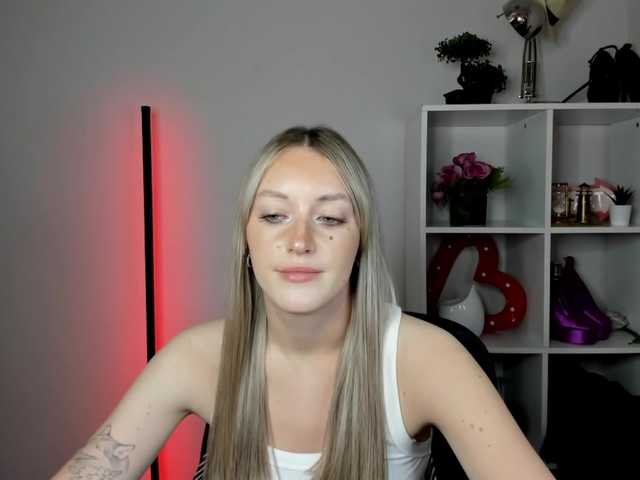 EvelynBlond live webcam show