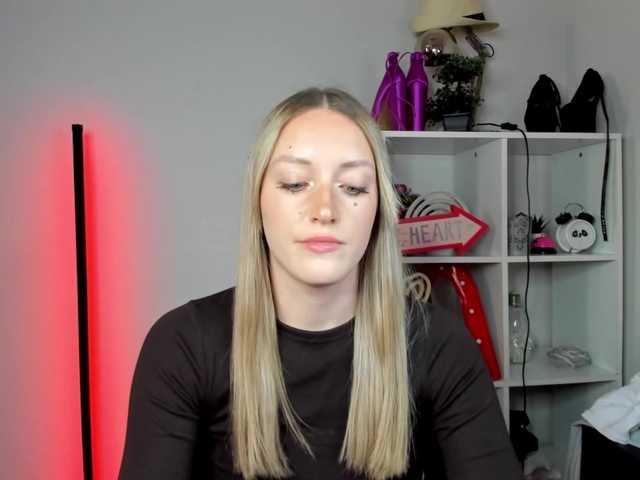 EvelynBlond26